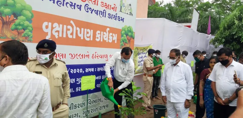 વડોદરા : કંડારી ખાતે ગૃહમંત્રી પ્રદીપસિંહ જાડેજાની ઉપસ્થિતિમાં વન મહોત્સવ કાર્યક્રમ યોજાયો