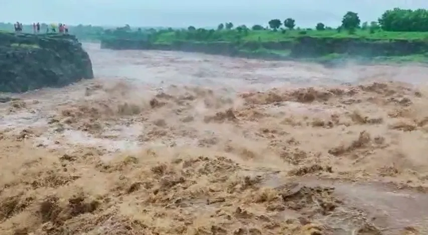 ભરૂચ : રવિવારની રજા માળવા અંકલેશ્વરના 12 યુવાનો ગયા હતા ઘાણીખૂંટ ધોધ, જાણો એક યુવાન સાથે શું બન્યું..!