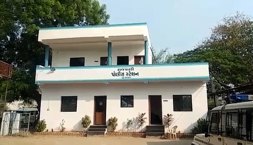 ભરૂચ : રાજપારડીમાં એક બંધ મકાનમાં તસ્કરો ત્રાટકયા, સોના-ચાંદીના દાગીના  મળી કુલ ૧,૧૫,૫૦૦ની મત્તાની ચોરી કરી ફરાર