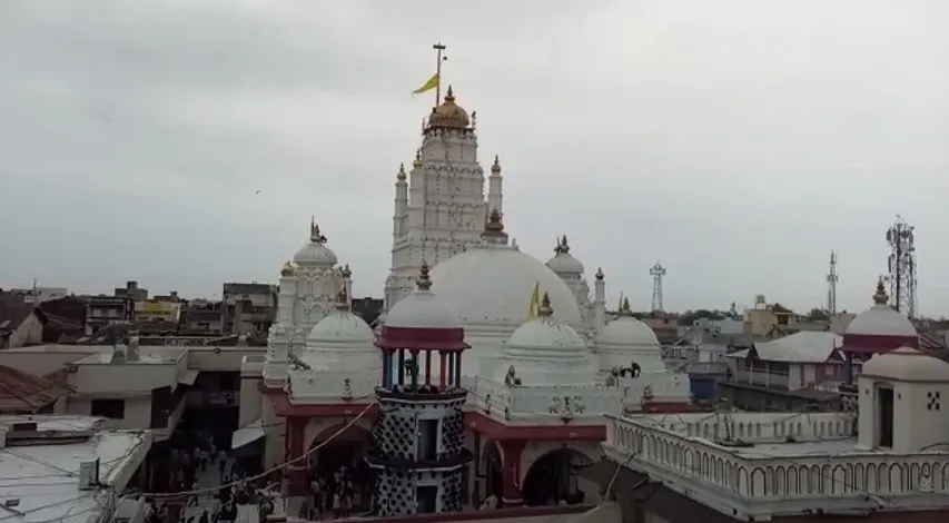 ખેડા : સુપ્રસિદ્ધ યાત્રાધામ ડાકોર મંદિર આવતી કાલથી ભક્તો માટે ખુલ્લુ મુકાશે પરંતુ સુરતવાસીઓને નહીં મળે દર્શનનો લાભ, જાણો કેમ