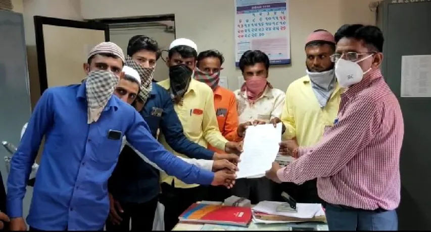 જૂનાગઢ : માંગરોળમાં રસ્તા-પાણી સહિતના વિકાસ કાર્યો મામલે સ્થાનિકોએ તંત્રને પાઠવ્યું આવેદન પત્ર