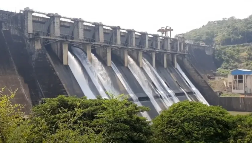 નર્મદા : કરજણ ડેમ 125.28 મીટરની મહત્તમ સપાટીને પાર, સીઝનમાં ડેમ સતત ચોથી વાર થયો ઓવર-ફ્લો