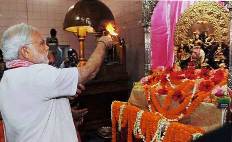 વડાપ્રધાન નરેન્દ્ર મોદી બંગાળી શૈલીની ધોતી, પંજાબી પહેરીને મા દુર્ગાની કરશે પૂજા