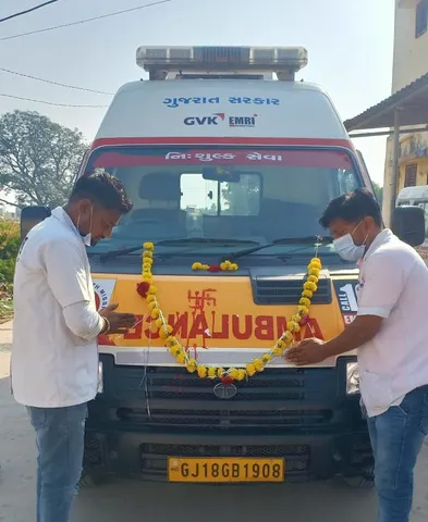 ભરૂચ : જંબુસરના જંત્રાણ ખાતે વિજયાદશમી નિમિતે ૧૦૮ એમ્બ્યુલન્સની પૂજા કરવામાં આવી