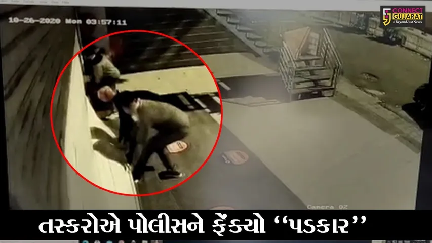 સુરત : વરાછા પોલીસ સ્ટેશન સામે આવેલ શો-રૂમમાંથી રૂ. 42 લાખના માલમત્તાની ચોરી, તસ્કરોની કરતૂત CCTVમાં કેદ