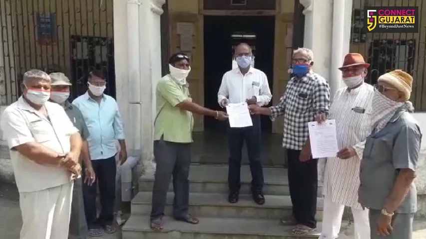 રાજકોટ : ઉપલેટા એપીએમસીમાં મગફળી ખરીદીની કાર્યવાહીના વિરોધમાં આવેદન