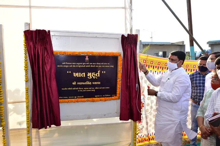 તાપી : તાડકુવા અને બેડકુવા ગામે રૂ. 6.65 કરોડના ખર્ચે રસ્તાના કામોનું ખાતમુહુર્ત કરાયું
