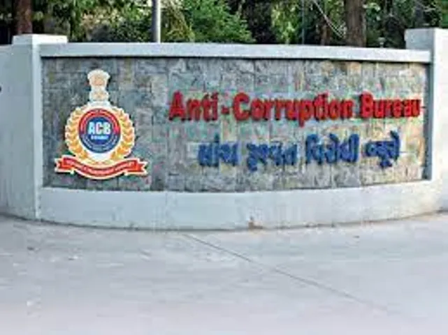 અમદાવાદ : સેંટ્રલ જીએસટીના મહિલા અધિકારી લાંચ લેતા ઝડપાયા, દોઢ લાખની માંગી હતી લાંચ
