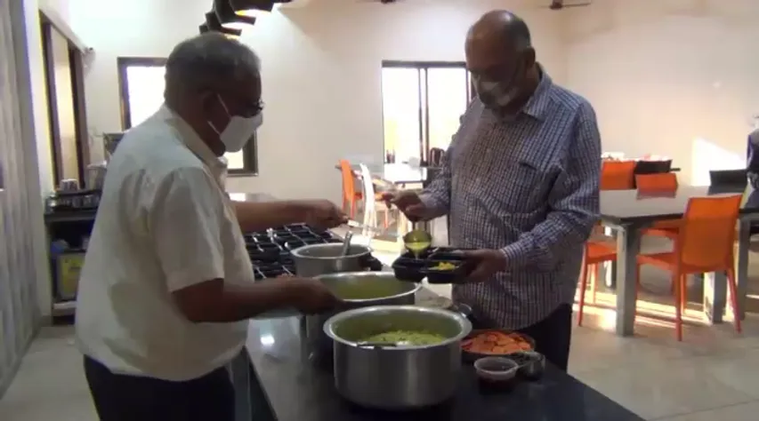 જામનગર : સિવિલ હોસ્પિટલ ખાતે દર્દીઓના પરિજનો માટે તપોવન ફાઉન્ડેશન દ્વારા કરાઇ સેવાના મહાયજ્ઞની શરૂઆત