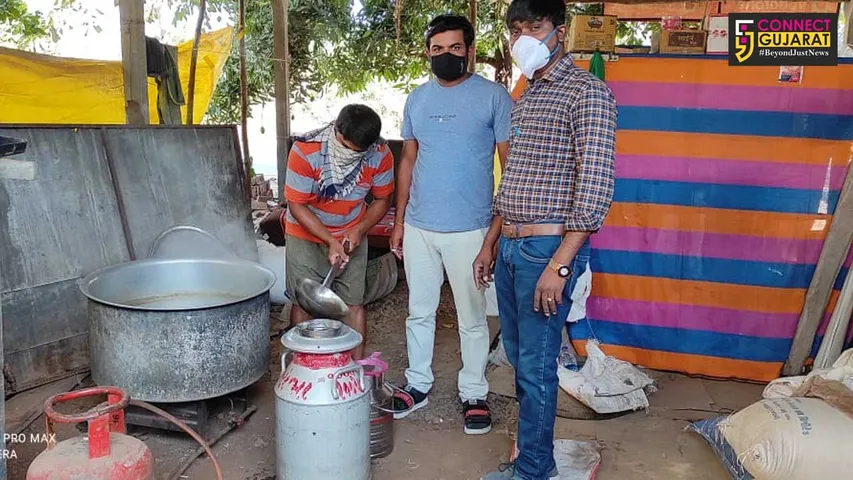 વલસાડ : ધરમપુર તાલુકામાં સ્‍વાસ્‍થ્‍યવર્ધક અમૃતપેય ઉકાળો અને શંશમનીવટીનું વિતરણ કરાયું