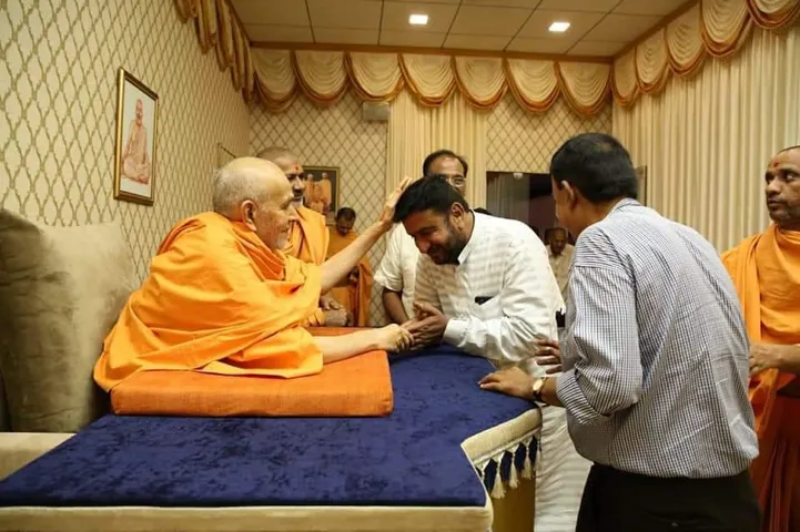 અમદાવાદ : કૉંગ્રેસના ધારાસભ્ય ગ્યાસુદ્દીન શેખે BAPS યોગીજી મહારાજ હોસ્પિટલમાં 50 લાખ રૂપિયાની ગ્રાન્ટ ફાળવી