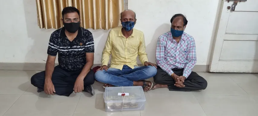 પંચમહાલ : ગોધરામાંથી 3.91 લાખ રૂપિયાની જુની ચલણી નોટો સાથે 3 આરોપી ઝબ્બે