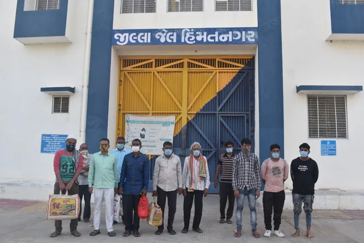સાબરકાંઠા : હિંમતનગર જેલમાં સજા ભોગવી રહેલા 21 કેદીઓને 60 દિવસના વચગાળાના જામીન પર મુક્ત કરાયા