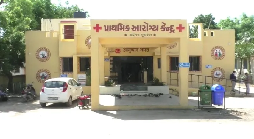 કચ્છ : વેક્સિન માટે દરરોજ બદલાતી સરકારની નિતીથી માધાપરના લોકો પરેશાન, રસીકરણની પ્રક્રિયા વેગવાન બને તેવી માંગ