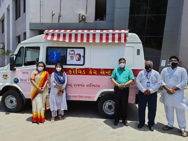 વલસાડ : શ્રીમદ્‌ રાજચંન્‍દ્ર મિશન સંચાલિત કોવિડ એન્‍ડ વેક્સિનેશન અવેરનેસ વાનને ધરમપુરની જનતા માટે ખુલ્લી મુકાઇ