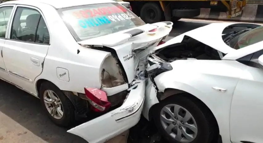 અંકલેશ્વર : આમલાખાડી પુલ ઉપર રોંગ સાઈડથી આવતી કારના ચાલકે સર્જ્યો ત્રિપલ અકસ્માત, ઘટના બાદ સર્જાયો ટ્રાફિકજામ