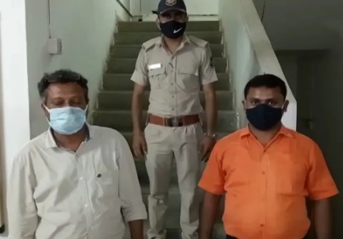 ભરૂચ : વાગરાના મુલેર ગામે ડિગ્રી વગર દવાખાનું ચલાવતા 2 બોગસ તબીબ ઝડપાયા