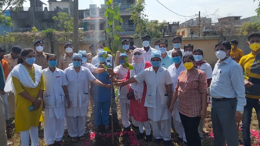 ભરૂચ : વિશ્વ પર્યાવરણ દિવસ નિમિત્તે 108 ઈમરજન્સી સેવા દ્વારા વૃક્ષારોપણ કરી ઉજવણી કરવામાં આવી