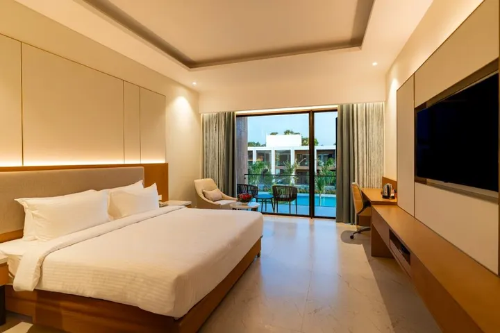 Pool view room