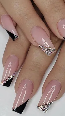 Stone nail art