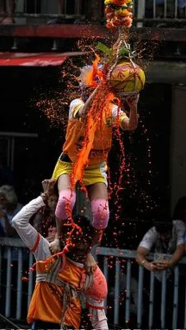 human pyramid mumbai