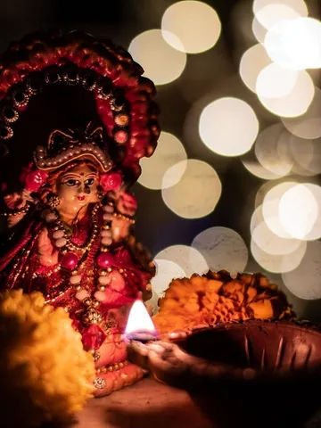 मां लक्ष्मी को करना है खुश तो चढ़ाएं ये 5 प्रसाद