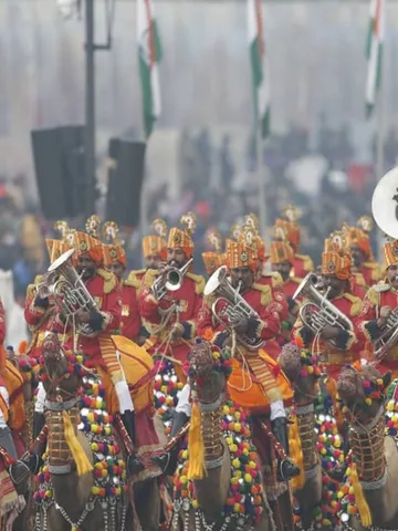 गणतंत्र दिवस: फुल ड्रेस‌ रिहर्सल में जांबाजों ने दिखाए हैरानतंगेज कर्तव्य