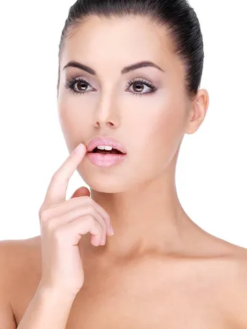 इन घरेलू नुस्खे की मदद से फटे होंठों को कहे बाय बाय