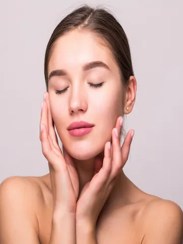 ऑयली स्किन से छुटकारा दिलाए ये घरेलू टिप्स