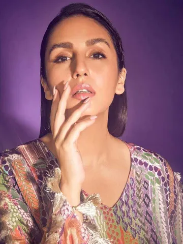 क्या देखा आपने हुमा कुरैशी का बिंदास लुक