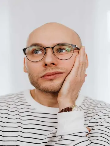 हेयर फॉल का कारण बन जाते हैं ये बैड फूड्स