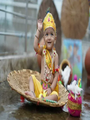 Janmashtami 2022: लड्डू गोपाल को जरूर चढ़ाएं उनकी ये 5 प्रिय वस्तु