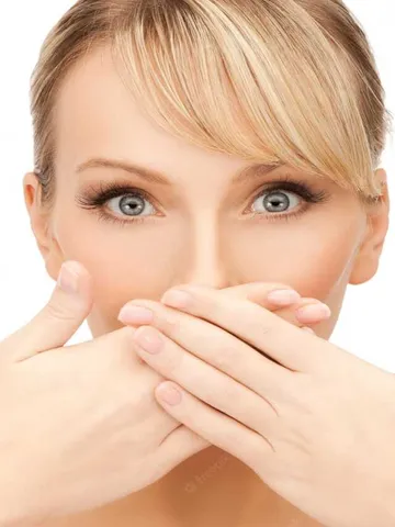 मुंह से बदबू आने के ये हैं 4 असली कारण