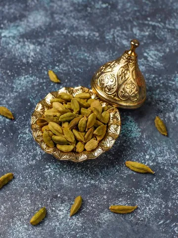 खाली पेट खाएं इलायची, मिलेंगे ये कमाल के फायदे