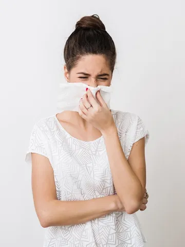 सर्दी-जुकाम होने पर भूलकर भी ना करें इन 6 चीजों का सेवन