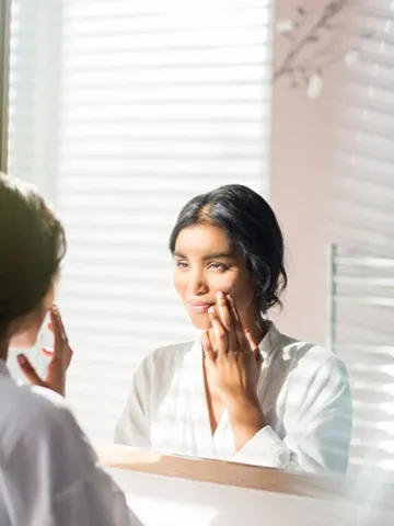 Skin Care: त्वचा को बनाए रखना है ग्लोइंग तो इन फूड्स से रहें दूर