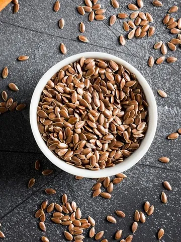 गर्मियों में गलती से भी ना खाएं अलसी, हो सकता है नुकसान