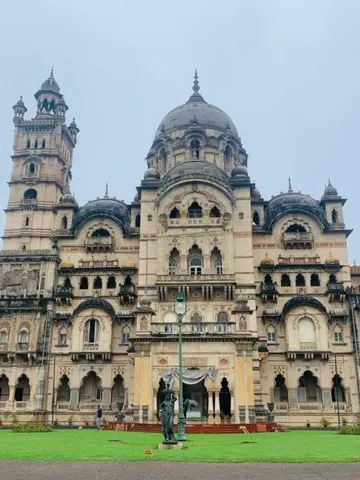 दुनिया का सबसे बड़ा घर भारत में, अंबानी के आशियाने से भी है विशाल