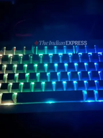 कीबोर्ड में कितने बटन होते हैं?