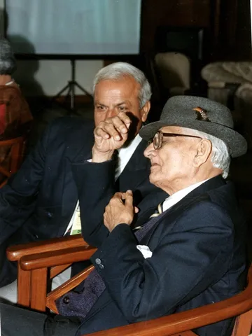 देश के लिए पहला शतक लगाने वाले के नाम हैं 450 से ज्यादा विकेट