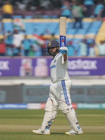 टेस्ट क्रिकेट में सबसे ज्यादा शतक लगाने वाले भारतीय