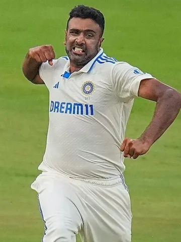 राजकोट में 2 विकेट लेकर भी अश्विन बन गए 'राजा'