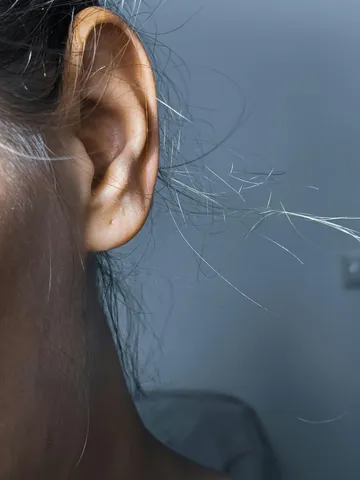 कान में तेल डालने के नुकसान, हो सकती है ये बीमारी
