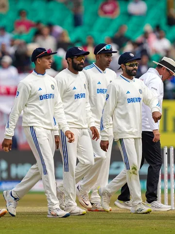 ये हैं टेस्ट मैच में सबसे कम रन पर पहली पारी घोषित करने वाले भारत के स्कोर