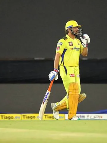 IPL में MS धोनी को डक पर आउट करने वाले गेंदबाज