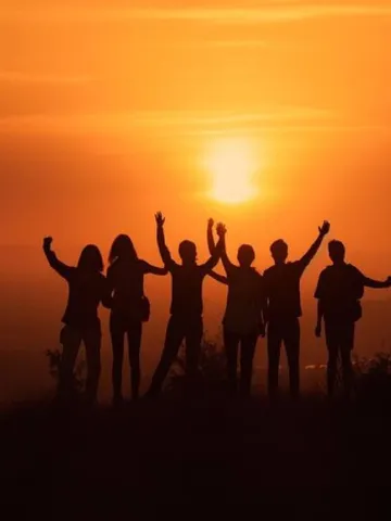 ये 4 राशियों के लोग होते हैं सच्चे दोस्त, कभी नहीं छोड़ते साथ