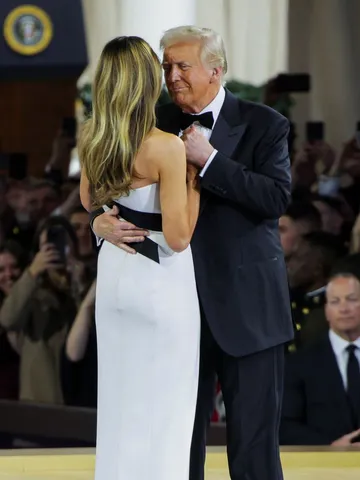 डोनाल्ड ट्रंप से कितने साल छोटी हैं मेलानिया, पहली बार कहां हुई थी मुलाकात?
