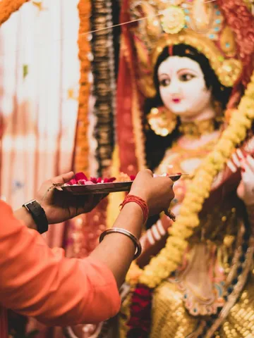 देवी कुष्मांडा को किस चीज का भोग लगाएं, पूजा में जरूर पढ़ें ये मंत्र