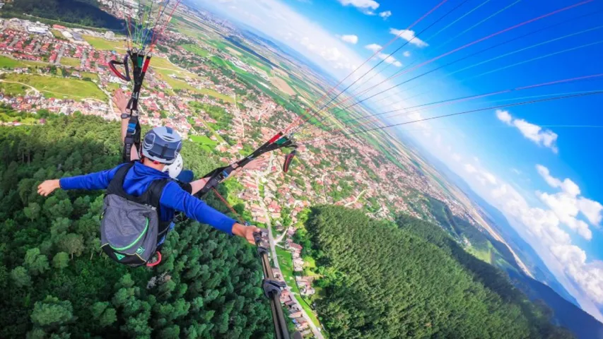 Which is the number one paragliding in India? What is the age for paragliding in India?What is the weight limit for tandem paragliding?