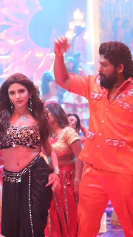 Pushpa 2 Fans go crazy over Allu Arjun-Sreeleela's song in leaked photo (2)